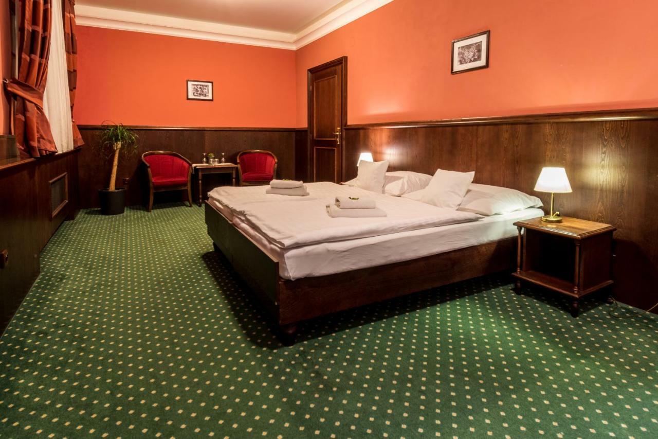 Hotel U Hejtmana Sarovce Uherské Hradiště Exterior foto
